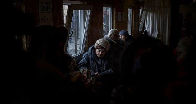 На КПВВ «Станица Луганская» на целый день отключили электричество. Пограничники рассказали о последствиях