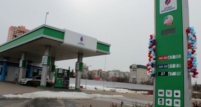 В Луганске открыли две новые АЗС со сниженными ценами на бензин.