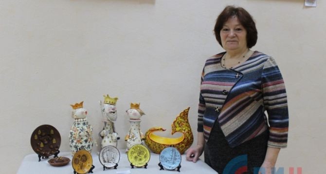 Выставка керамических и живописных работ «Любви прекрасные творенья» продлится в ЛЦНТ до конца марта