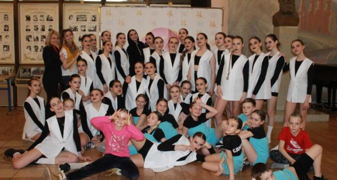 Гран-при и 8 первых мест завоевала луганская «Славяночка» на хореографическом фестивале в Москве