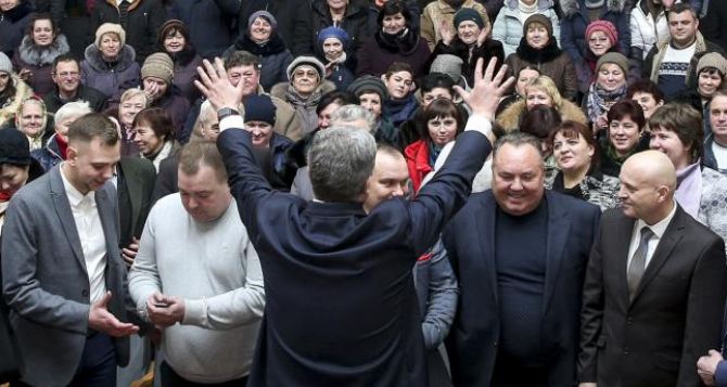 В Луганской области падает уровень доверия к местной и центральной власти