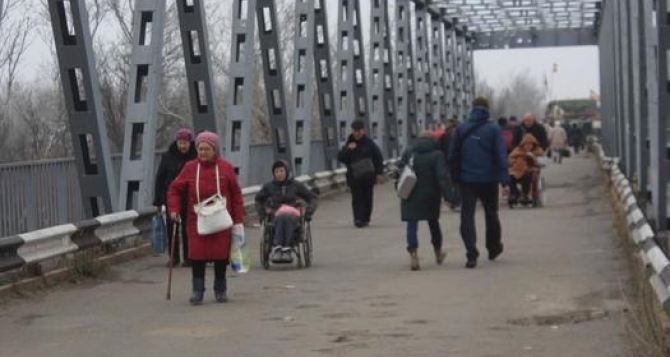 У моста на КПВВ «Станица Луганская» умер пожилой мужчина