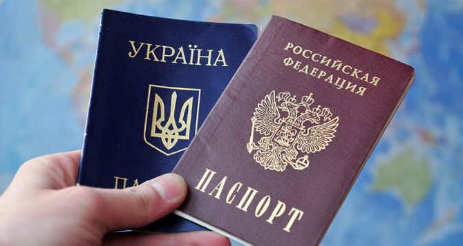 Информацию про раздачу паспортов РФ в Донбассе прокомментировали в Кремле