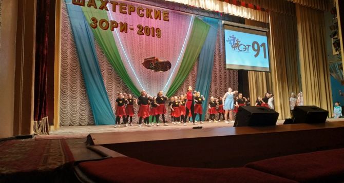 Чемпионат по танцевальному шоу, современным и восточным танцам прошел в Стаханове