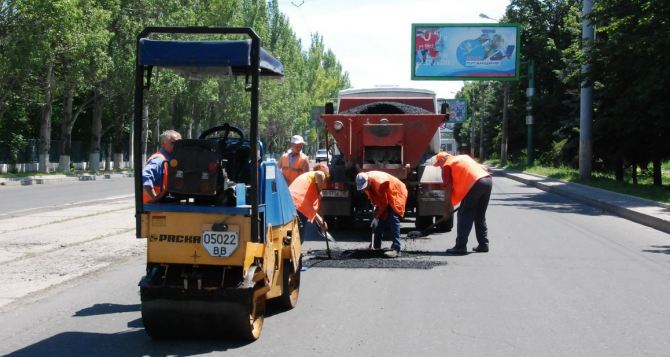 В Луганске заявили, что отремонтировали дорогу на Краснодон и теперь займутся аварийными участками в городе