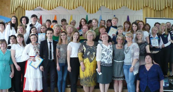 Смотр художественной самодеятельности среди педагогов прошел в Луганске
