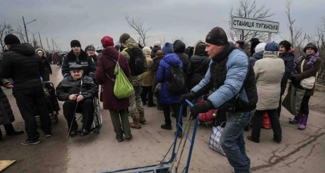 На КПВВ «Станица Луганская» маломобильных людей будут бесплатно возить на колясках