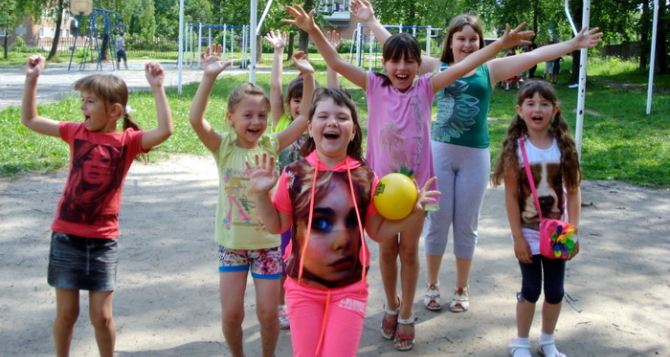 Стартовала летняя смена в пришкольных лагерях Луганска