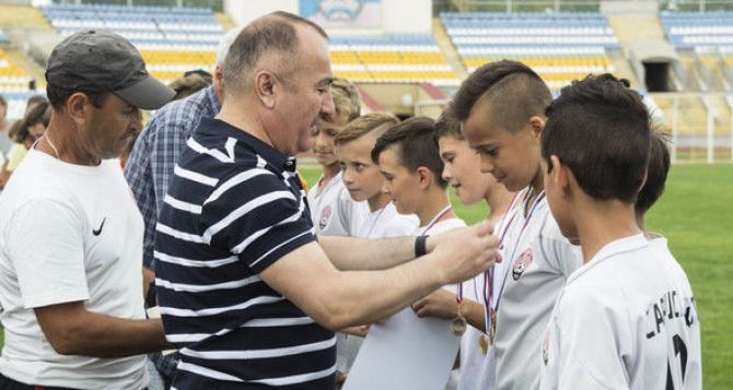 Юные футболисты луганской СДЮСШОР победили в открытом турнире