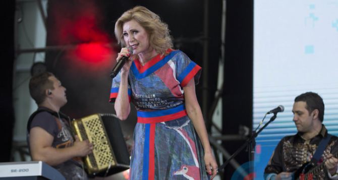 Певица Вика Цыганова заявила в Луганске, что идет на выборы в Госдуму РФ