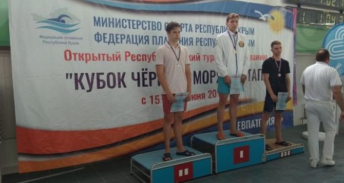 Зеленский стал победителем на соревнованиях по плаванию