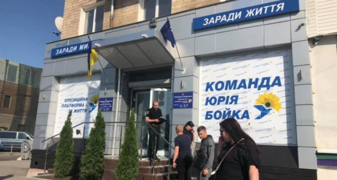 В Харькове разгромили офис «Оппозиционной платформы — За жизнь». Подозревают или «Азов», или «Оппоблок»