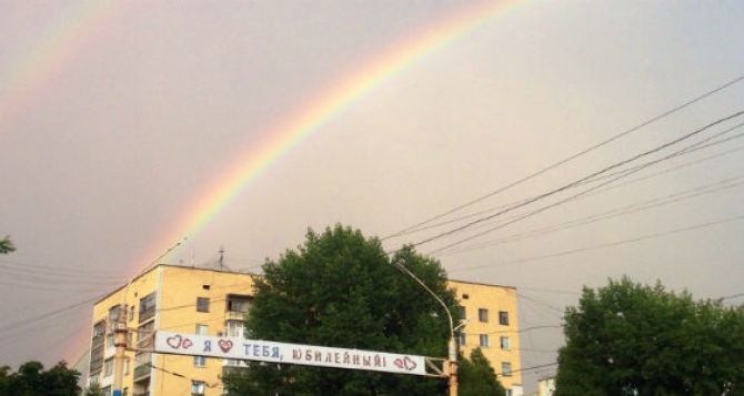 В небе над Луганском появилась двойная радуга. ФОТО