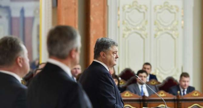 СМИ: суд обязал СБУ расследовать возможный захват власти Порошенко
