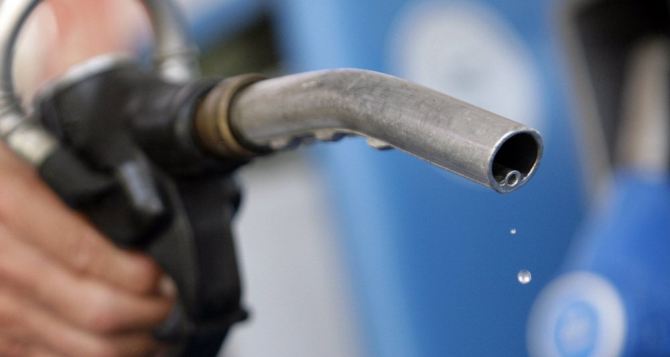 Налоговики изъяли топливо на 6 миллионов на нелегальных автозаправках в Луганской области
