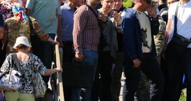 Зеленский не выполнил свое обещание отремонтировать мост в Станице Луганской за месяц