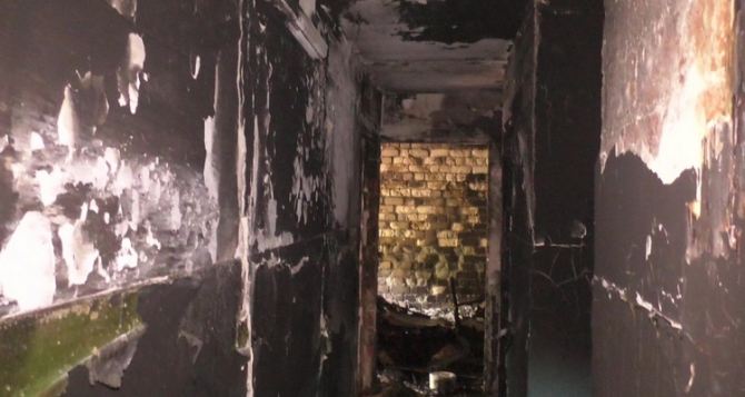 В Луганске горело общежитие университета имени В. Даля. Двух женщин спасли