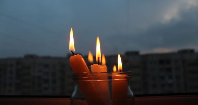 Завтра, 11 сентября в Луганске отключат электроэнергию в Жовтневом и Артемовском районах. Список улиц