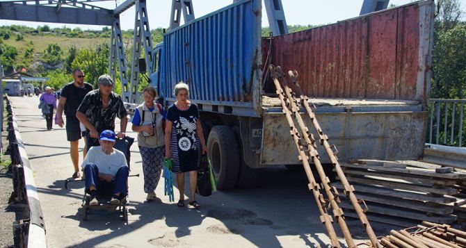 На мосту в Станице Луганской начаты сварочные работы