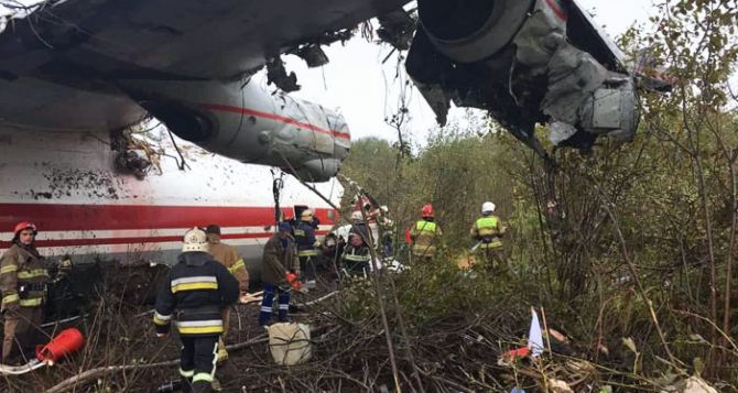 Во Львове разбился транспортный самолет АН-12 из-за нехватки топлива. Пять человек погибли. ФОТО
