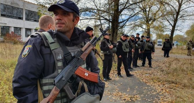 Подробности столкновения националистов с луганской полицией в Кременной: двое задержанных, изъято огнестрельное оружие