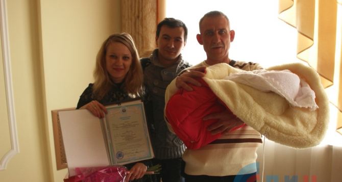 Жители Луганска смогут регистрировать новорожденных в Украине по упрощенной схеме