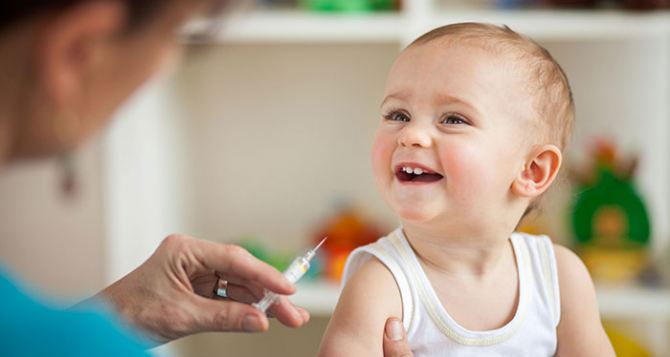 Луганские медики проводят вакцинацию детей против гриппа