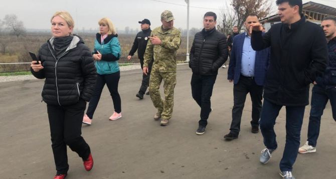 После посещения Луганской области и КПВВ «Станица Луганская» нардепы назвали 12 первоочередных задач