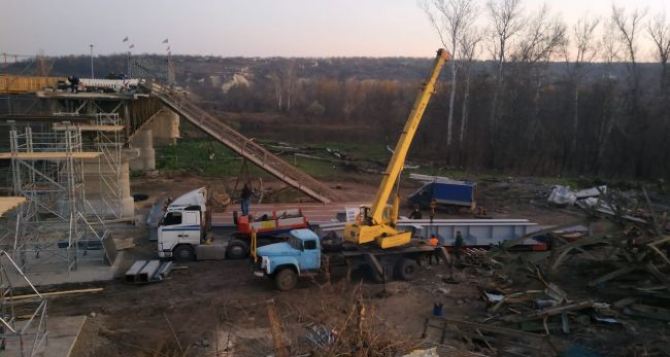 Подходит к концу подготовительная работа по восстановлению моста в Станице Луганской, — ЛОВГА