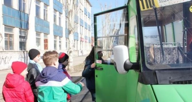 В Луганске со 2 ноября школьники будут платить за проезд 50% стоимости, а студенты — 8 рублей