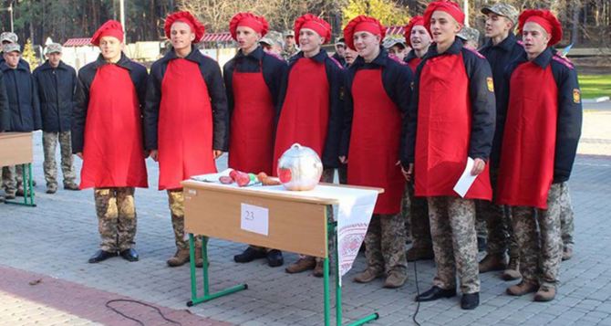 Кадеты Луганского военного лицея соревновались в приготовлении борща
