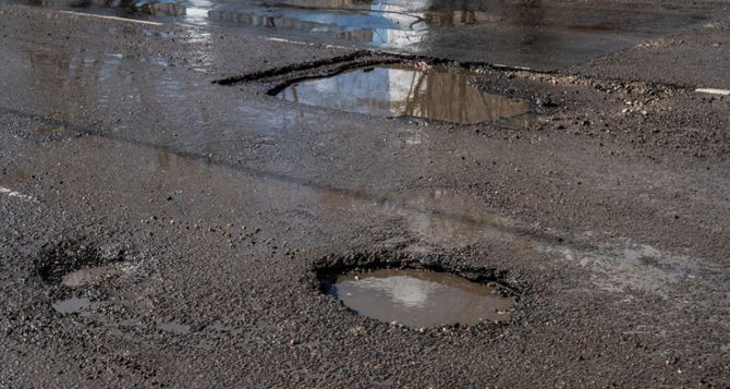 В России назвали регионы с самыми плохими дорогами