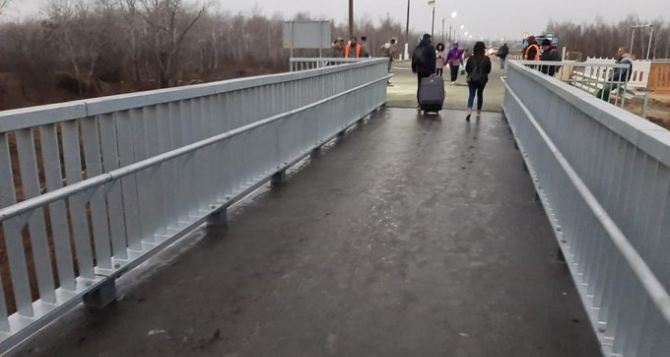 Поток людей, пересекающих КПВВ «Станица Луганская» увеличился минимум на 2 тысячи человек в сутки.
