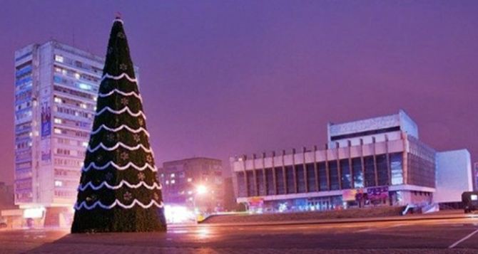 Новогоднюю елку в Луганске торжественно зажгут 20 декабря