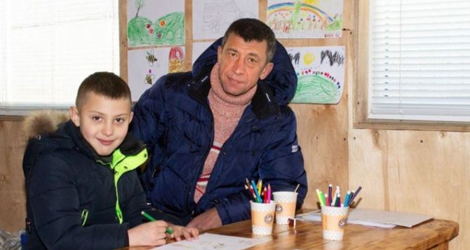 Что рисуют дети на КПВВ «Станице Луганской»