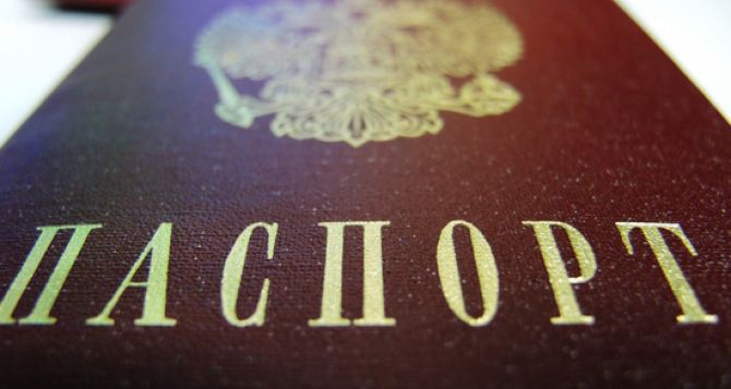 Стало известно сколько жителей Донбасса получили российские паспорта