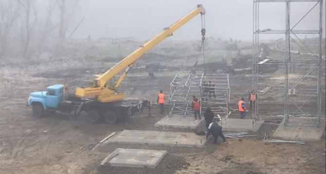 Чтобы не было беды, временный обходной мост на КПВВ «Станица Луганская» демонтировали. ФОТО
