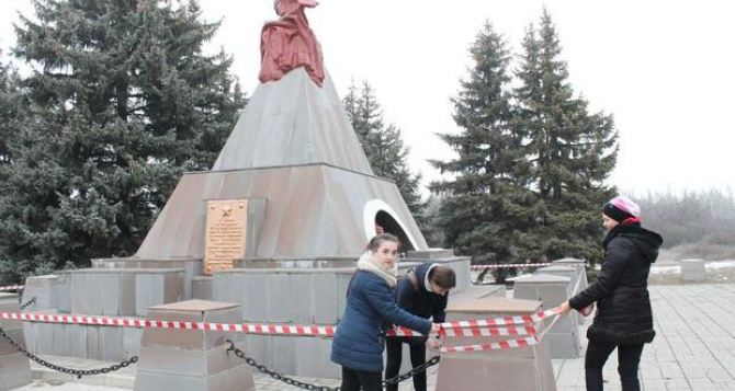«Хорошие ребята» из Луганска помогут в ремонте комплекса «Острая могила» ФОТО
