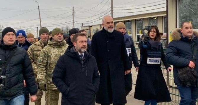 Действующий председатель ОБСЕ Эди Рама вместе с Людмилой Денисовой побывали в КПВВ «Станица Луганская»