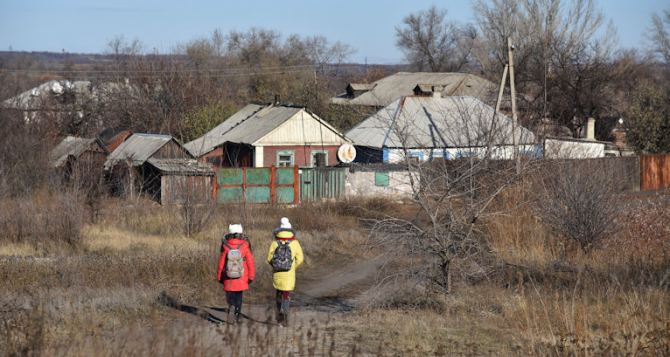 Более тысячи жителей поселка Золотое-5 остались без электричества в результате обстрела
