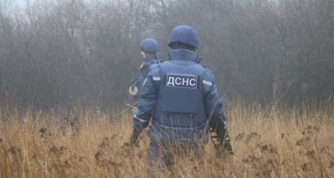 За сутки на Луганщине нашли и уничтожили более сотни взрывоопасных предметов