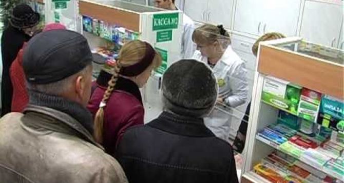 В Лисичанске аптечный «бум»: масок уже нет, антисептики найти можно