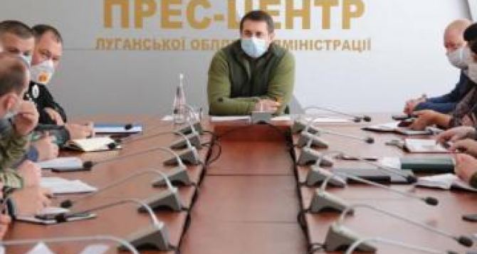 Губернатор Луганщины потребовал ежедневно проверять температуру и состояние здоровья водителей такси и тех кто доставляет продукты