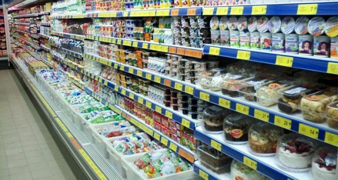 Голода не будет: 64 поставщика продуктов получили «добро» на въезд в Луганскую область