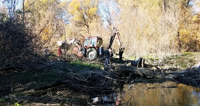Спасатели расчистили 20 заторов на реке Лугань