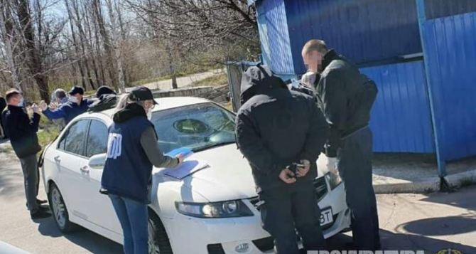 Задержаны полицейские, требовавшие взятки от перевозчиков в Луганской области. ФОТО