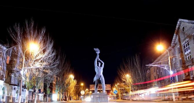 В Луганске заменят более тысячи уличных светильников на новые
