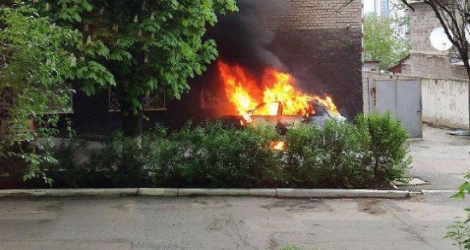 В Донецке взорвался автомобиль
