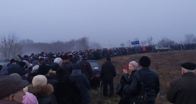 В Кабмине рассказали как будут пересекать КПВВ жители Луганска после снятия карантина