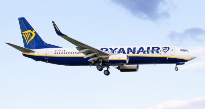 Авиакомпания Ryanair возобновит летом только половину маршрутов из Украины
